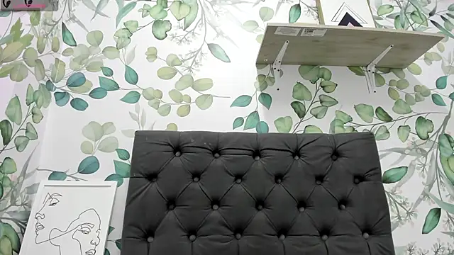 atilanadiaz7 online show from October 2025 03:54:02 PM