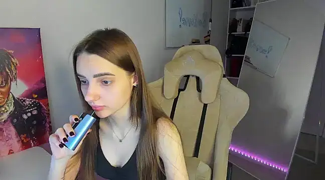 Snapshot of __SilviaAbby__ chatting on January 2025 05:08:01 AM SilviaAbby online show from January 2025 05:08:01 AM