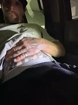 Snapshot of Crackkers chatting on March 2026 10:31:02 AM Crackkers online show from March 2026 10:31:02 AM