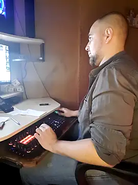 Foxyshaved online show from January 2025 01:25:02 PM