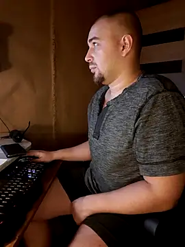 Foxyshaved online show from January 2025 05:43:01 AM