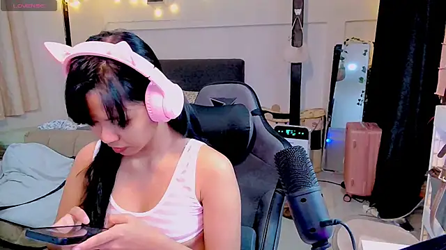 Kana G online show from February 2025 01:33:02 PM