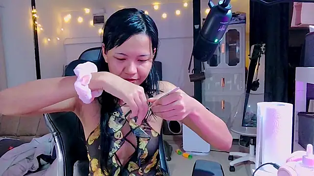 Kana G online show from February 2025 07:42:02 PM