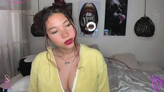 kyliejenner hot online show from February 2025 08:55:01 PM