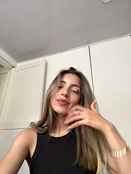 Snapshot of IsadoraGalle_ chatting on April 2026 07:49:01 PM IsadoraGalle online show from April 2026 07:49:01 PM