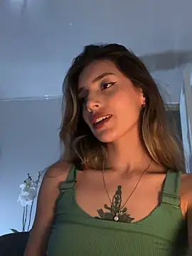 Snapshot of IsadoraGalle_ chatting on May 2026 11:00:02 PM IsadoraGalle online show from May 2026 11:00:02 PM