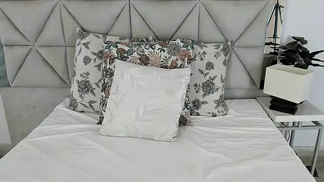 nina pons online show from September 2025 09:09:02 PM