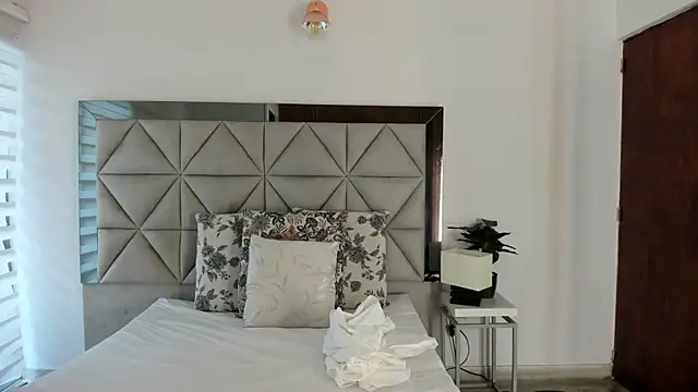 nina pons online show from October 2025 09:22:01 PM