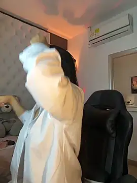 Snapshot of ZarahEvans chatting on November 2025 07:12:01 PM ZarahEvans online show from November 2025 07:12:01 PM