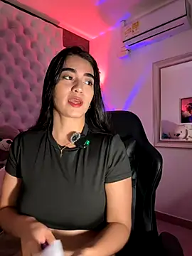 Snapshot of ZarahEvans chatting on November 2025 03:59:01 PM ZarahEvans online show from November 2025 03:59:01 PM