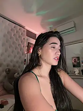 Snapshot of ZarahEvans chatting on December 2025 08:04:01 PM ZarahEvans online show from December 2025 08:04:01 PM