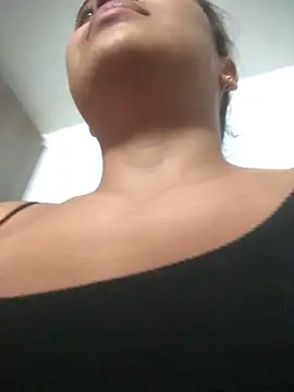 Snapshot of JuanaSimons chatting on December 2025 11:12:01 PM JuanaSimons online show from December 2025 11:12:01 PM