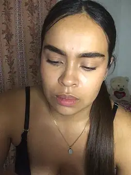 Snapshot of JuanaSimons chatting on February 2026 12:32:01 AM JuanaSimons online show from February 2026 12:32:01 AM