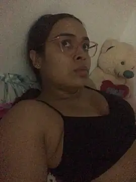 Snapshot of JuanaSimons chatting on March 2026 01:49:03 AM JuanaSimons online show from March 2026 01:49:03 AM