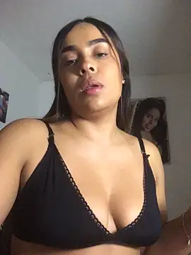 Snapshot of JuanaSimons chatting on April 2026 01:10:01 AM JuanaSimons online show from April 2026 01:10:01 AM