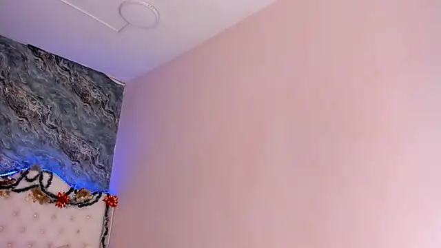 Snapshot of CAMILLEN_PETTID chatting on December 2024 11:17:02 PM CAMILLEN PETTID online show from December 2024 11:17:02 PM