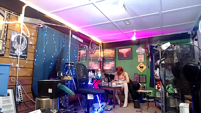 Snapshot of Brooke-lynn chatting on January 2025 01:25:02 AM Brooke-lynn online show from January 2025 01:25:02 AM