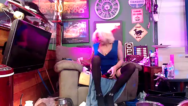 Snapshot of Brooke-lynn chatting on February 2025 10:42:02 AM Brooke-lynn online show from February 2025 10:42:02 AM