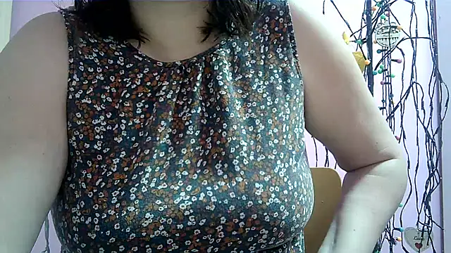 Snapshot of Lucinka1 chatting on February 2025 05:58:01 PM Lucinka1 online show from February 2025 05:58:01 PM