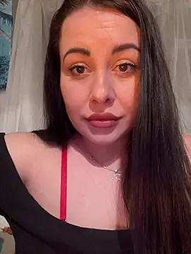 Snapshot of DaisyStreet chatting on March 2026 05:19:02 PM DaisyStreet online show from March 2026 05:19:02 PM