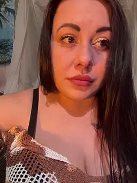 Snapshot of DaisyStreet chatting on March 2026 05:18:02 PM DaisyStreet online show from March 2026 05:18:02 PM