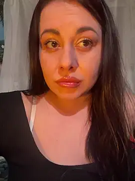 Snapshot of DaisyStreet chatting on March 2026 06:41:02 PM DaisyStreet online show from March 2026 06:41:02 PM