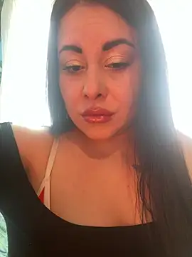 Snapshot of DaisyStreet chatting on April 2026 09:32:02 AM DaisyStreet online show from April 2026 09:32:02 AM