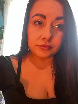 Snapshot of DaisyStreet chatting on April 2026 08:01:01 AM DaisyStreet online show from April 2026 08:01:01 AM