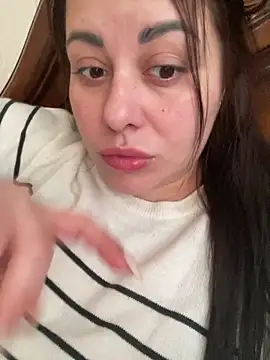 Snapshot of DaisyStreet chatting on April 2026 03:51:02 AM DaisyStreet online show from April 2026 03:51:02 AM