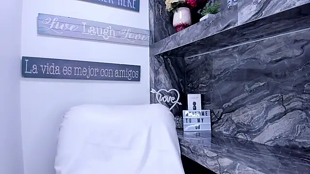 Snapshot of miss_danika chatting on January 2025 11:00:02 AM miss danika online show from January 2025 11:00:02 AM