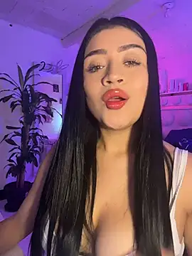 lucianaroy online show from May 2026 04:17:02 AM