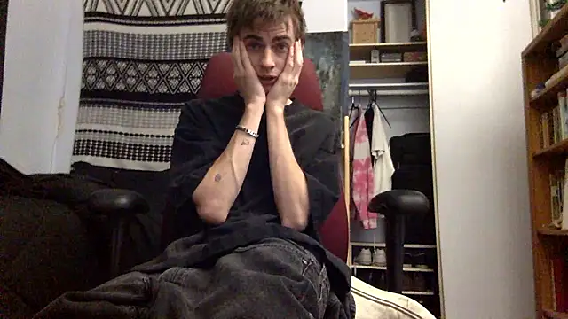 Snapshot of spicylaboi chatting on January 2026 05:43:02 AM spicylaboi online show from January 2026 05:43:02 AM