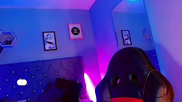 Snapshot of Ashlycuute chatting on December 2024 06:43:02 PM Ashlycuute online show from December 2024 06:43:02 PM