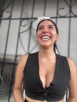 Snapshot of MarianaBenz chatting on January 2025 09:26:01 PM MarianaBenz online show from January 2025 09:26:01 PM