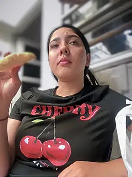 Snapshot of MarianaBenz chatting on February 2025 08:31:01 PM MarianaBenz online show from February 2025 08:31:01 PM