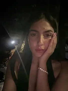 Snapshot of MarianaBenz chatting on February 2025 02:45:02 AM MarianaBenz online show from February 2025 02:45:02 AM