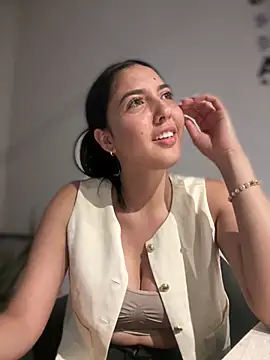 Snapshot of MarianaBenz chatting on February 2025 08:26:01 PM MarianaBenz online show from February 2025 08:26:01 PM