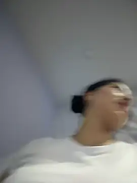 Snapshot of MarianaBenz chatting on March 2025 12:00:01 AM MarianaBenz online show from March 2025 12:00:01 AM