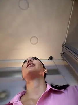 Snapshot of MarianaBenz chatting on March 2025 09:05:02 PM MarianaBenz online show from March 2025 09:05:02 PM