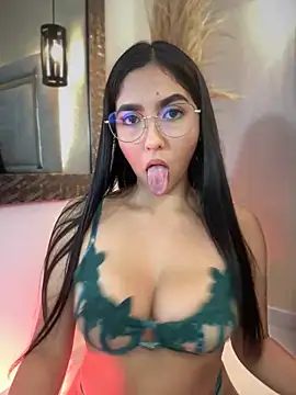 Snapshot of MarianaBenz chatting on March 2025 03:33:02 AM MarianaBenz online show from March 2025 03:33:02 AM