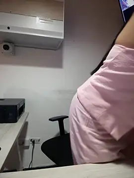 Snapshot of MarianaBenz chatting on October 2025 10:18:02 PM MarianaBenz online show from October 2025 10:18:02 PM