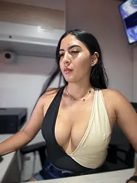 Snapshot of MarianaBenz chatting on October 2025 09:46:01 PM MarianaBenz online show from October 2025 09:46:01 PM