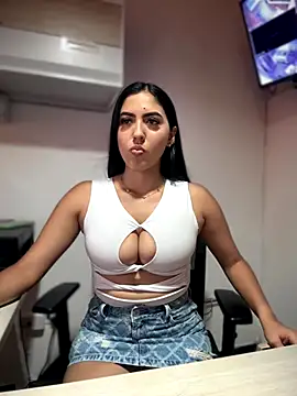 Snapshot of MarianaBenz chatting on October 2025 09:02:01 PM MarianaBenz online show from October 2025 09:02:01 PM