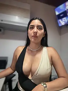 Snapshot of MarianaBenz chatting on November 2025 12:24:02 AM MarianaBenz online show from November 2025 12:24:02 AM