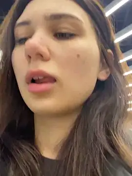 Snapshot of QuitieLia chatting on December 2024 08:19:02 AM QuitieLia online show from December 2024 08:19:02 AM