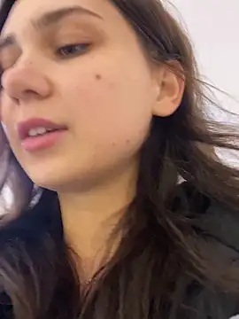 Snapshot of QuitieLia chatting on December 2024 03:22:02 PM QuitieLia online show from December 2024 03:22:02 PM