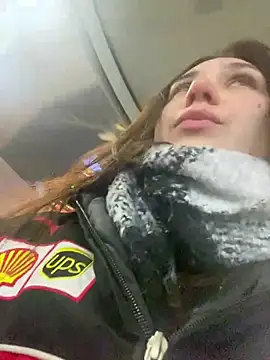 Snapshot of QuitieLia chatting on December 2024 03:11:01 PM QuitieLia online show from December 2024 03:11:01 PM