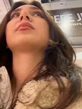 Snapshot of QuitieLia chatting on December 2024 04:06:01 PM QuitieLia online show from December 2024 04:06:01 PM