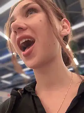 Snapshot of QuitieLia chatting on September 2025 09:11:02 AM QuitieLia online show from September 2025 09:11:02 AM