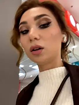 Snapshot of QuitieLia chatting on November 2025 02:18:02 PM QuitieLia online show from November 2025 02:18:02 PM